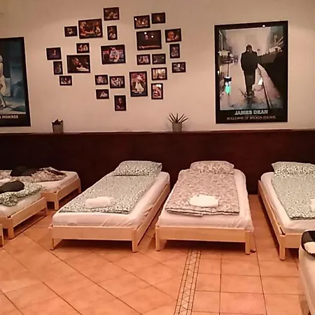Apartment Cityloft Mit Pizzaofen & Bar Fur Familie & Gruppen Innsbruck